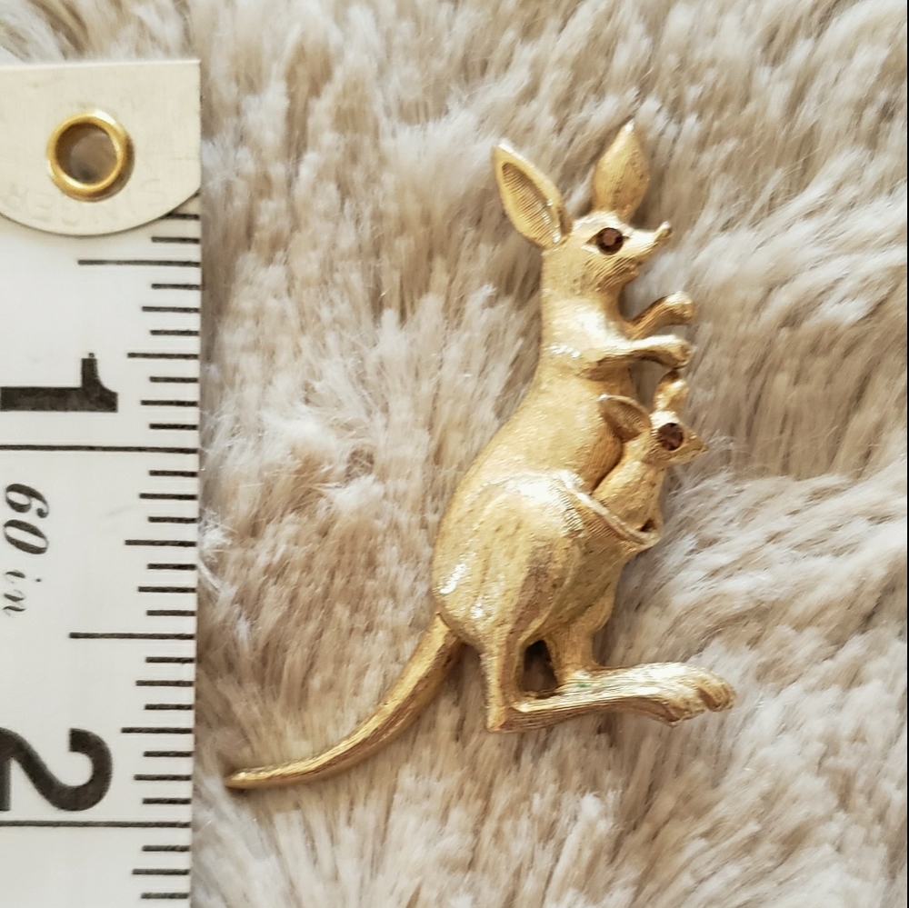 Vintage Avon kangaroo w/ joey